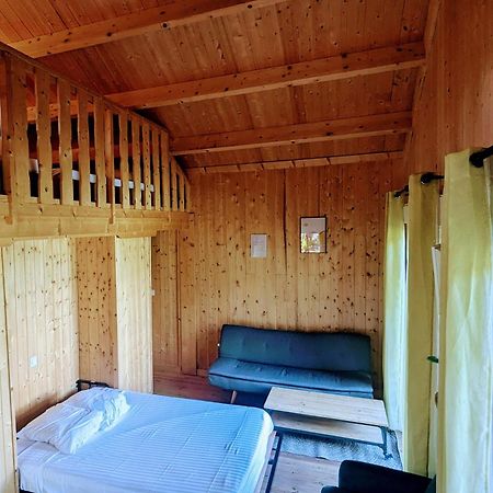 Cabanes Et Lodges Du Belvedere Serrieres-sur-Ain Εξωτερικό φωτογραφία