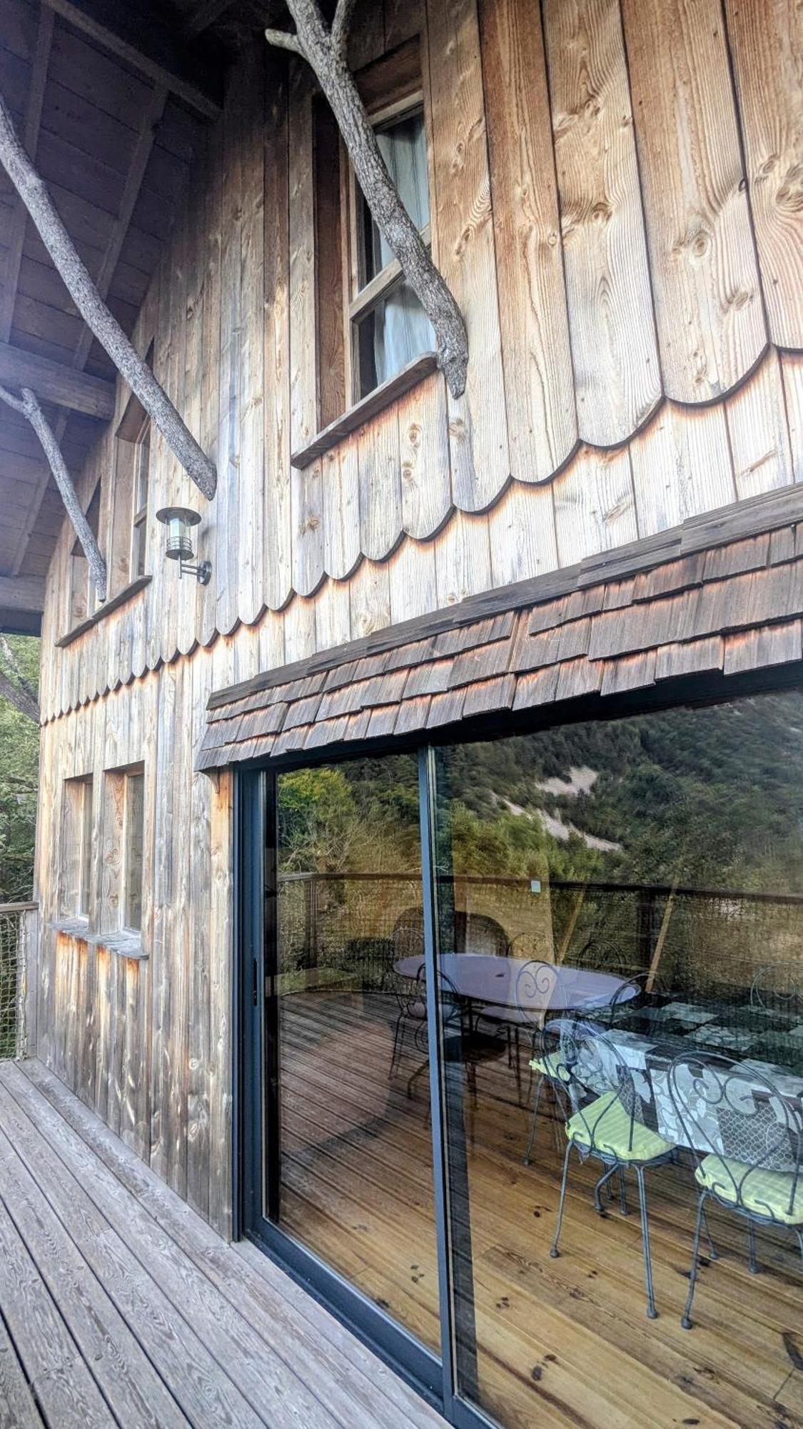 Cabanes Et Lodges Du Belvedere Serrieres-sur-Ain Εξωτερικό φωτογραφία