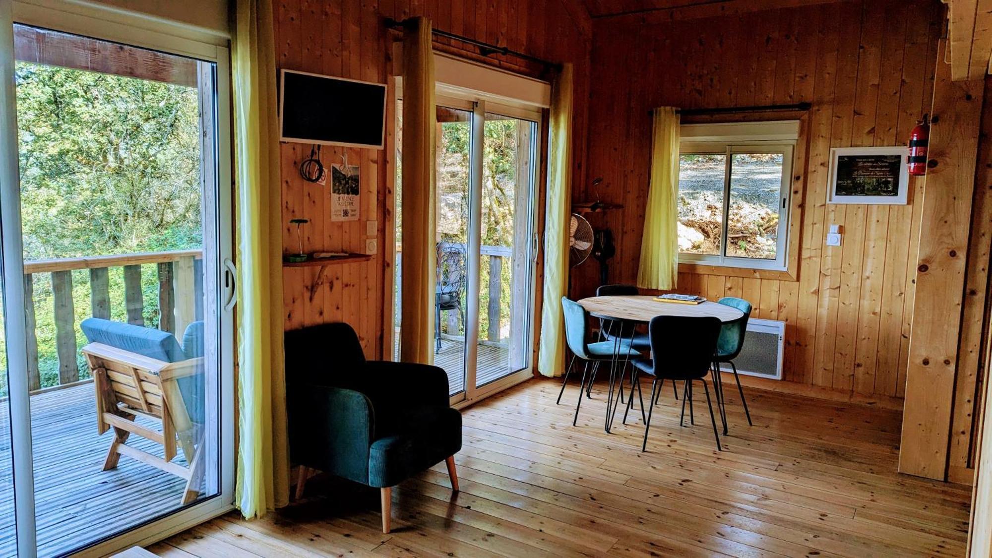 Cabanes Et Lodges Du Belvedere Serrieres-sur-Ain Εξωτερικό φωτογραφία