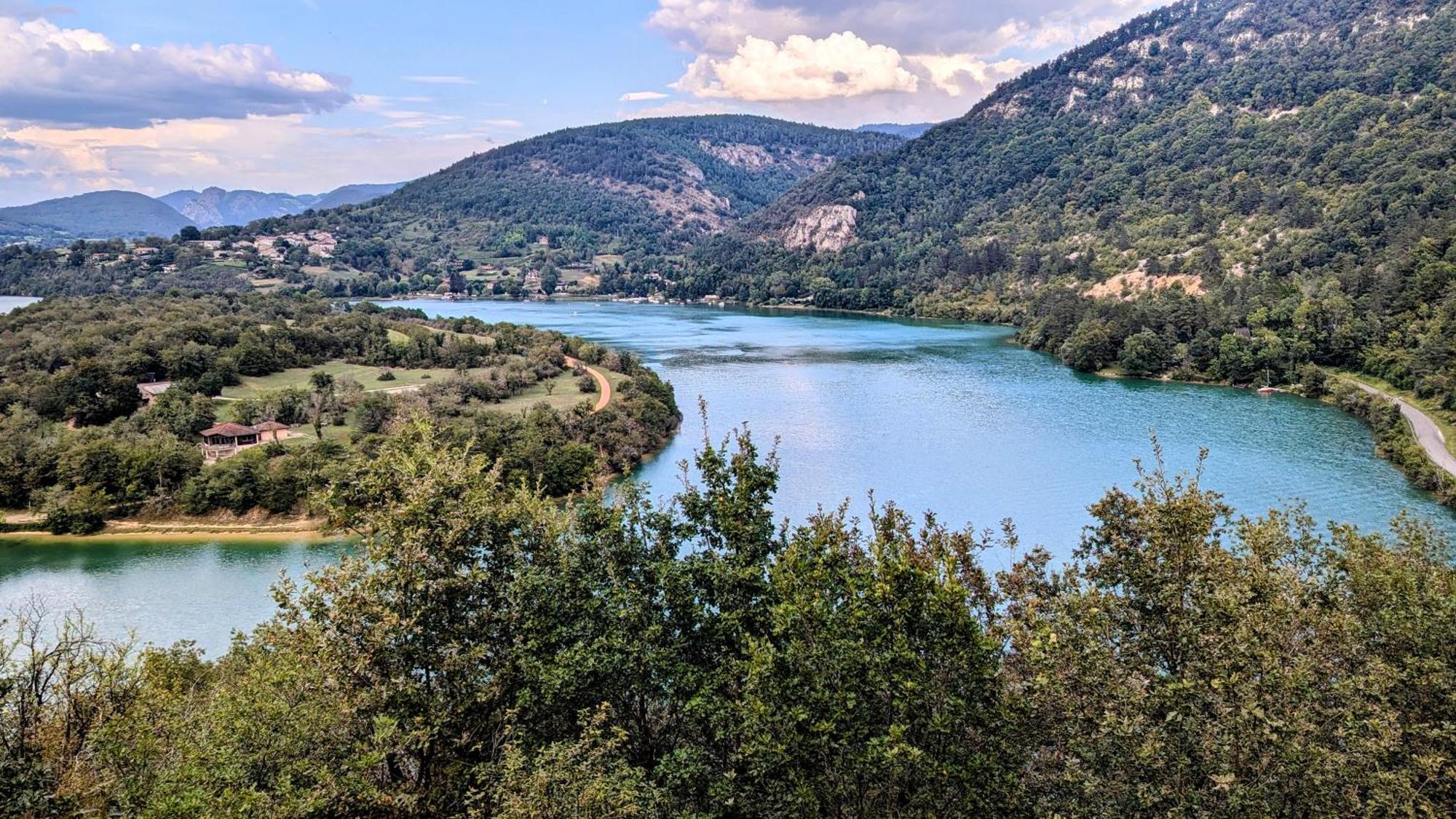 Cabanes Et Lodges Du Belvedere Serrieres-sur-Ain Εξωτερικό φωτογραφία