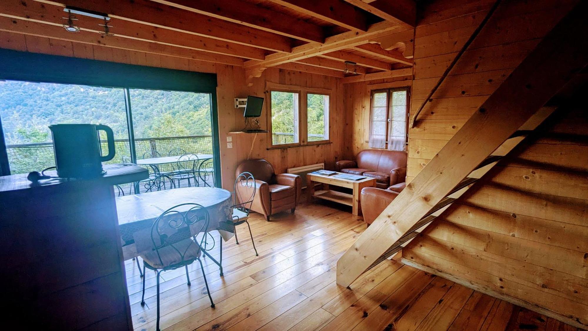 Cabanes Et Lodges Du Belvedere Serrieres-sur-Ain Εξωτερικό φωτογραφία