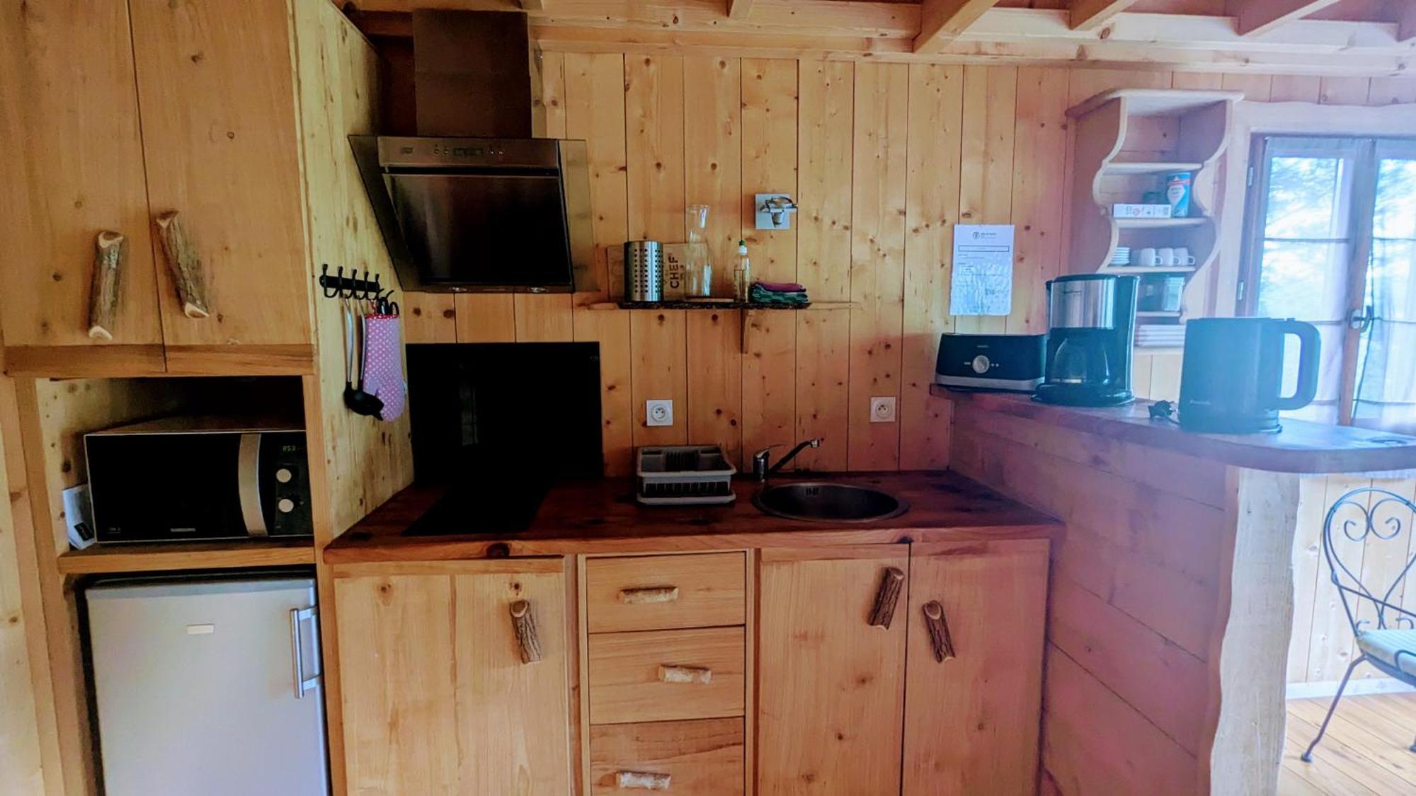 Cabanes Et Lodges Du Belvedere Serrieres-sur-Ain Εξωτερικό φωτογραφία