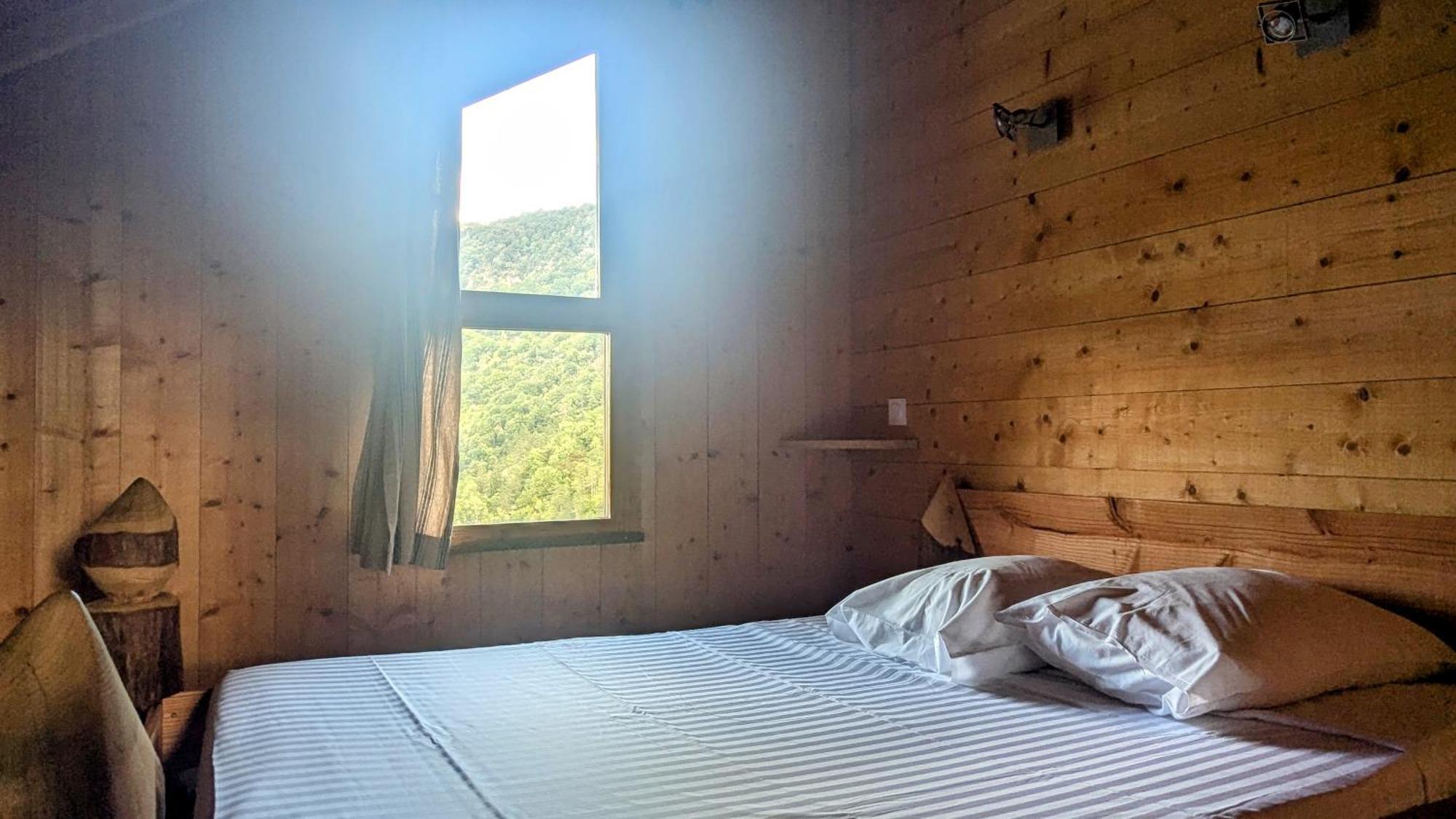 Cabanes Et Lodges Du Belvedere Serrieres-sur-Ain Εξωτερικό φωτογραφία
