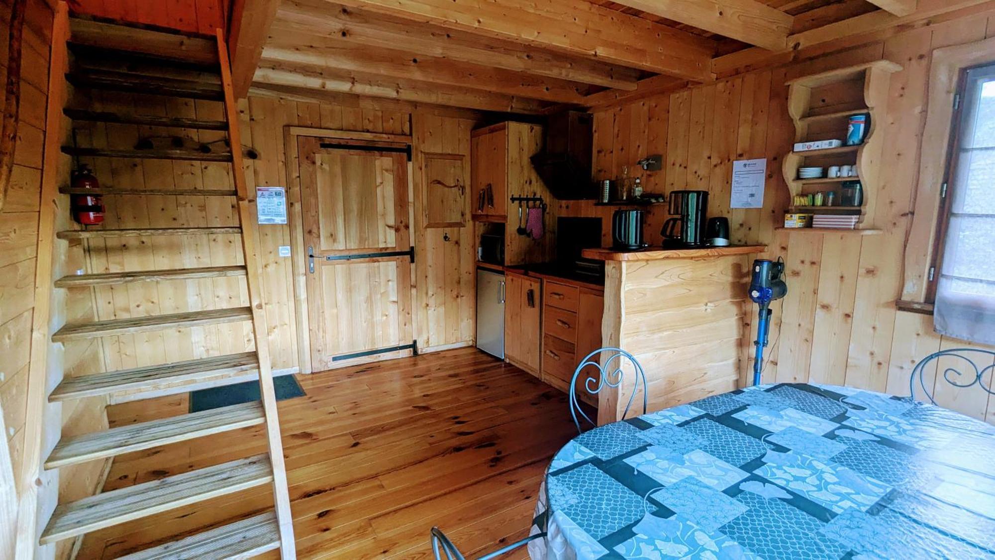 Cabanes Et Lodges Du Belvedere Serrieres-sur-Ain Εξωτερικό φωτογραφία
