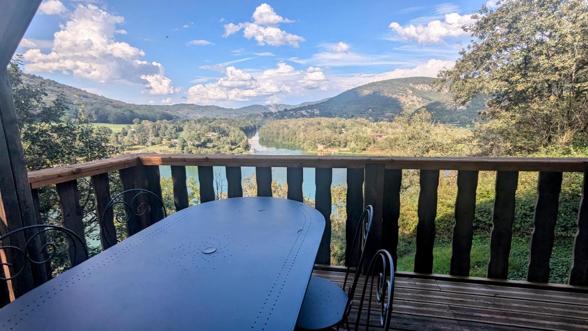 Cabanes Et Lodges Du Belvedere Serrieres-sur-Ain Εξωτερικό φωτογραφία
