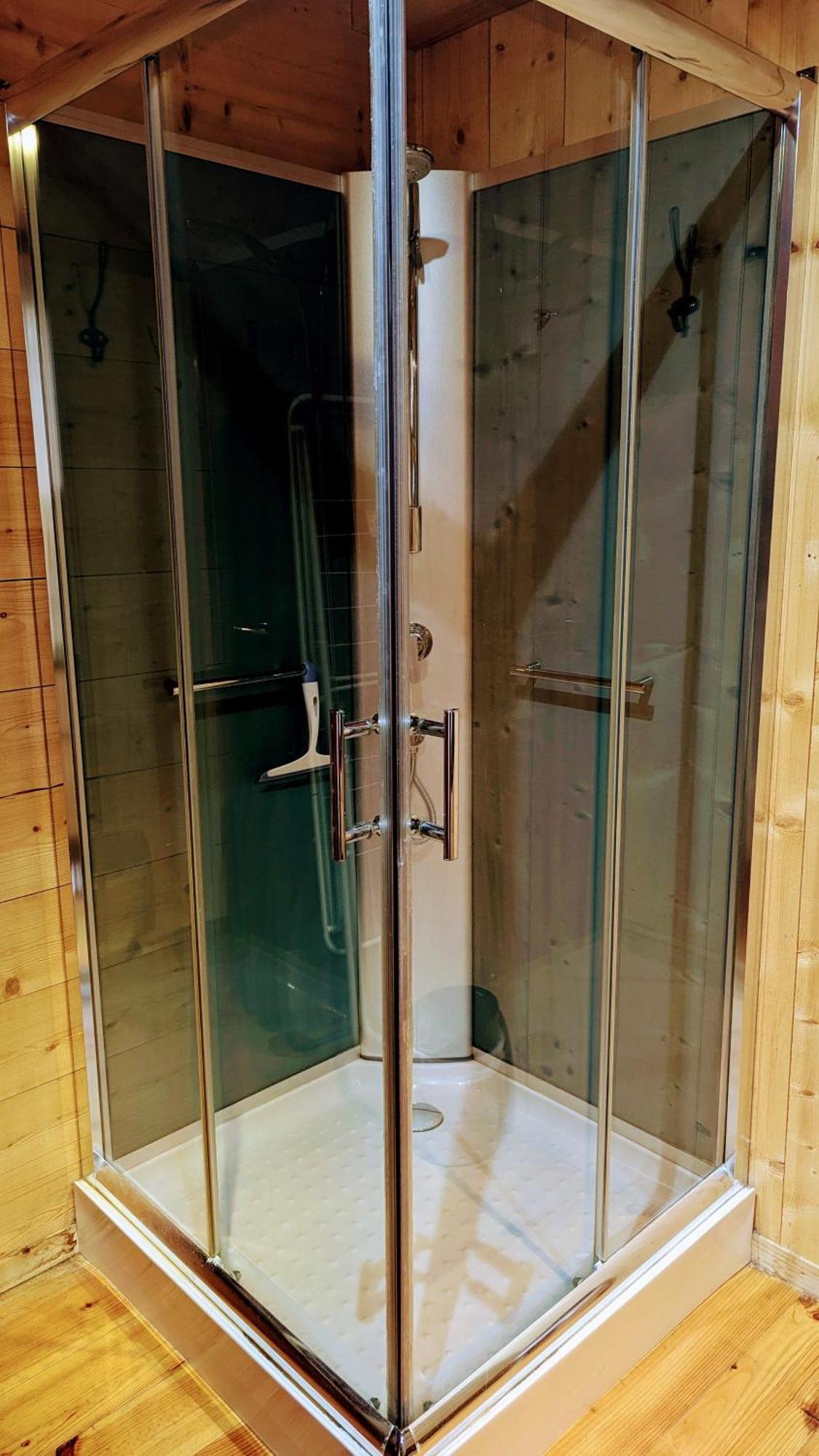 Cabanes Et Lodges Du Belvedere Serrieres-sur-Ain Εξωτερικό φωτογραφία