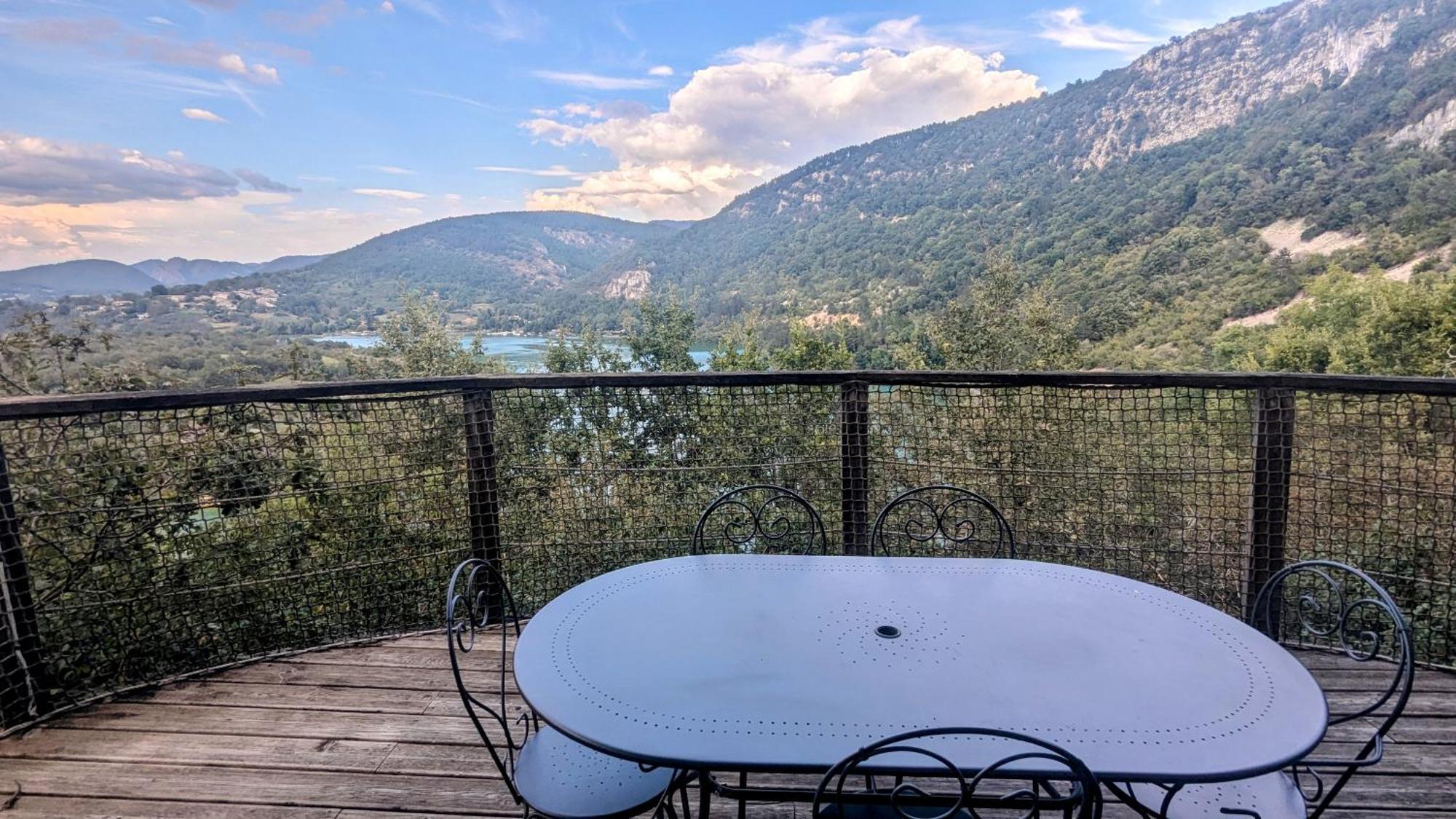 Cabanes Et Lodges Du Belvedere Serrieres-sur-Ain Εξωτερικό φωτογραφία