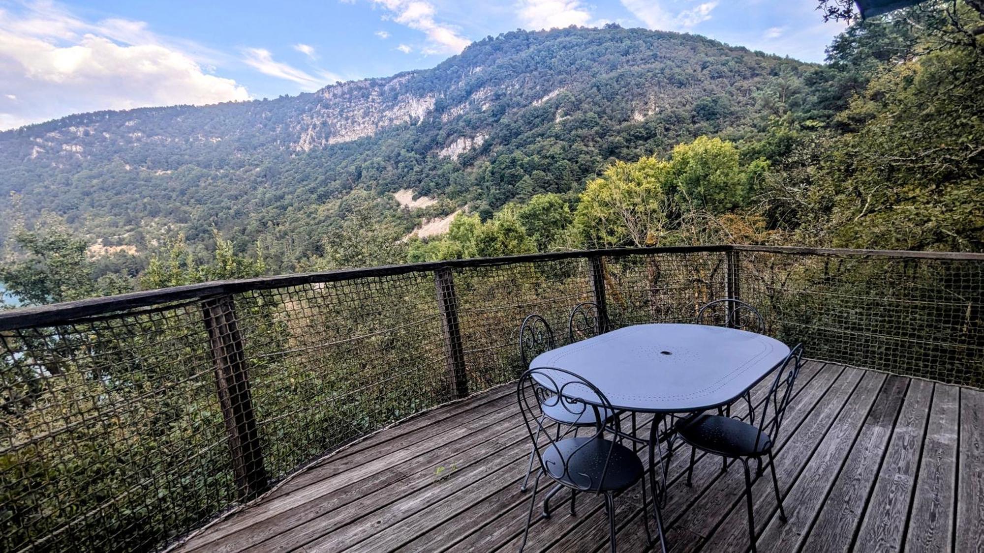Cabanes Et Lodges Du Belvedere Serrieres-sur-Ain Εξωτερικό φωτογραφία