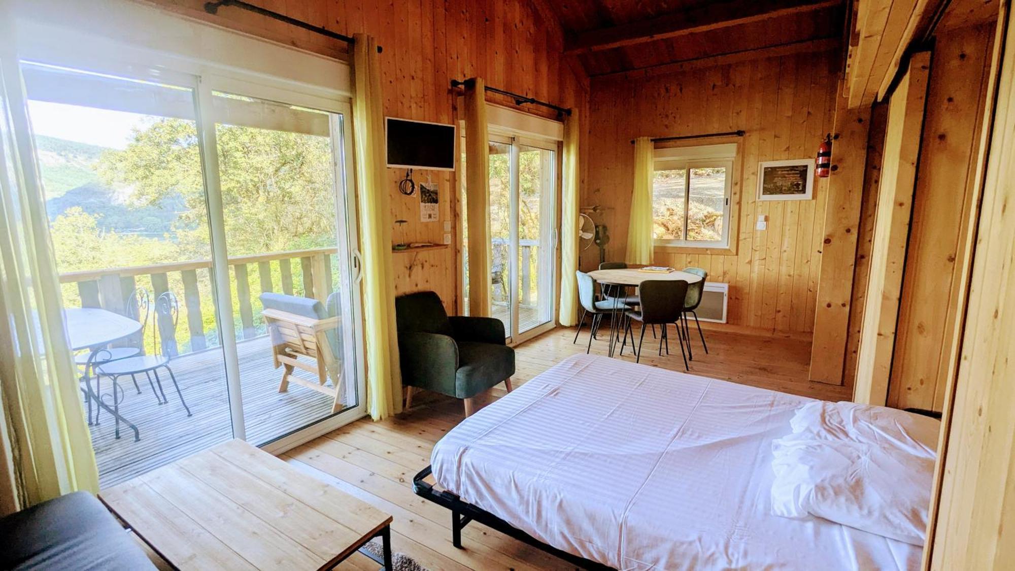 Cabanes Et Lodges Du Belvedere Serrieres-sur-Ain Εξωτερικό φωτογραφία