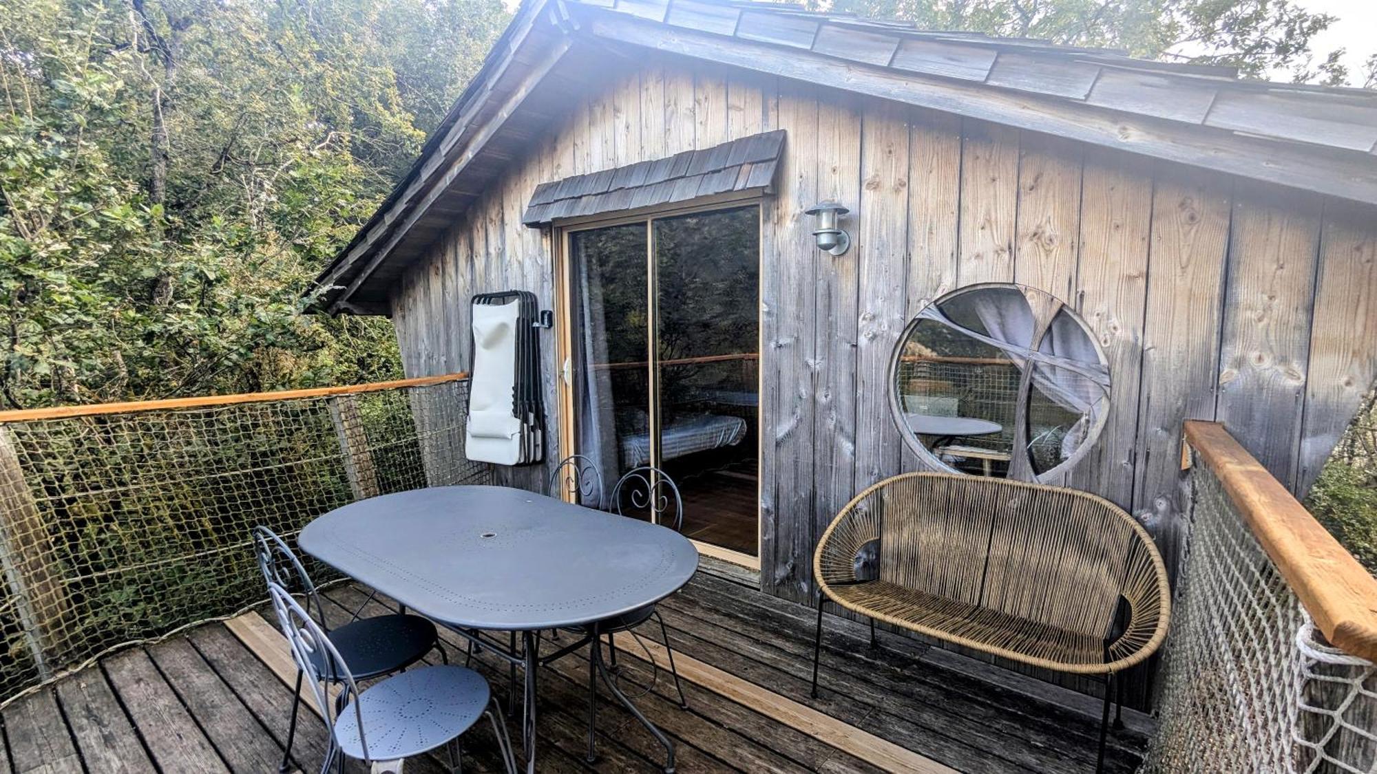 Cabanes Et Lodges Du Belvedere Serrieres-sur-Ain Εξωτερικό φωτογραφία