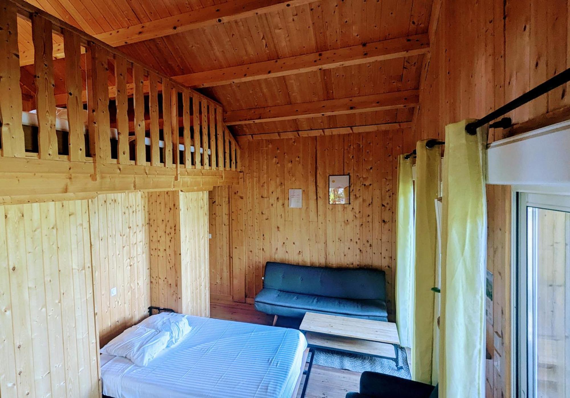 Cabanes Et Lodges Du Belvedere Serrieres-sur-Ain Εξωτερικό φωτογραφία