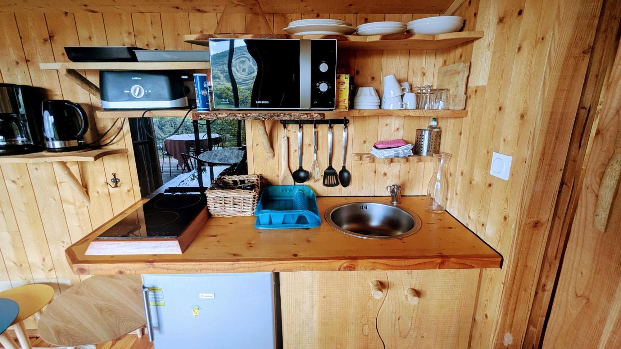Cabanes Et Lodges Du Belvedere Serrieres-sur-Ain Εξωτερικό φωτογραφία