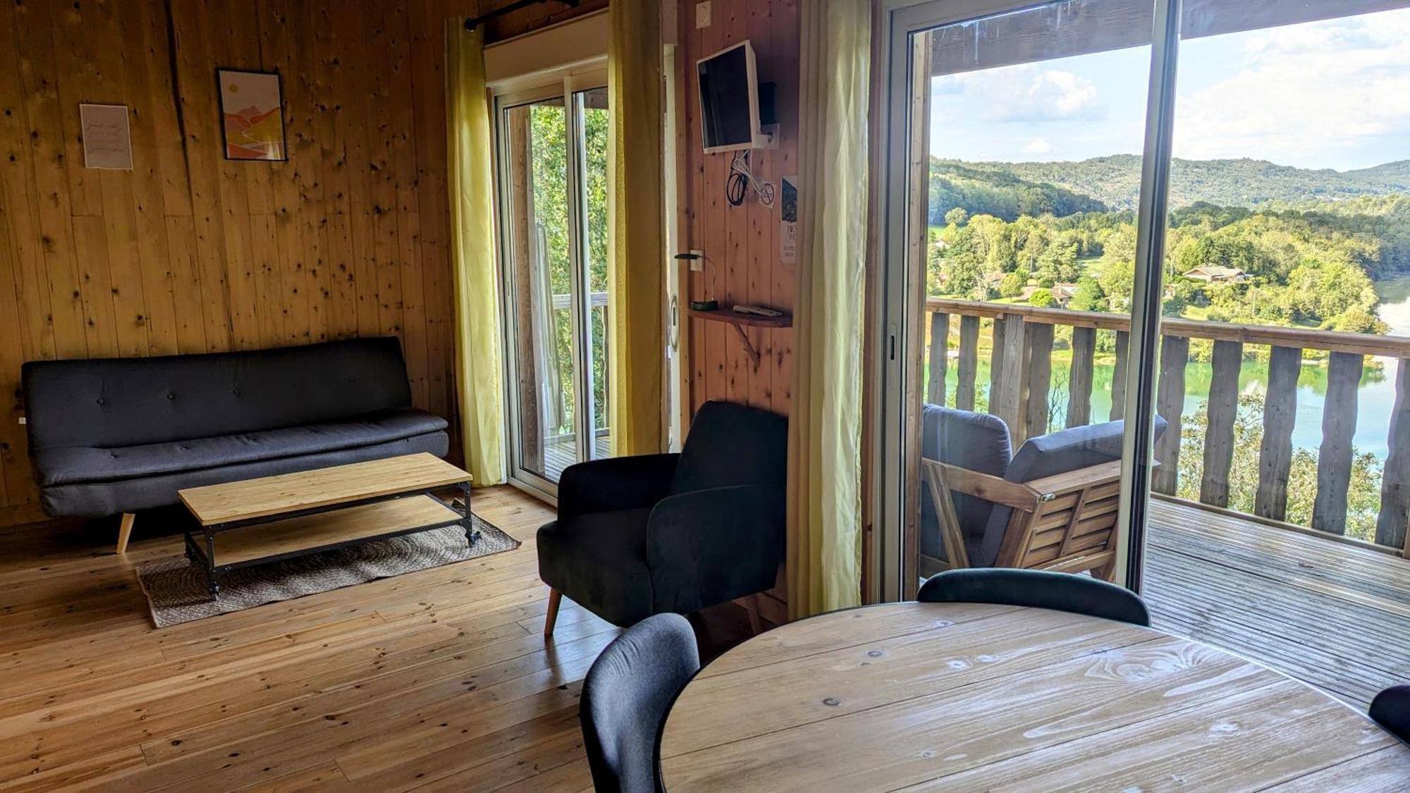 Cabanes Et Lodges Du Belvedere Serrieres-sur-Ain Εξωτερικό φωτογραφία