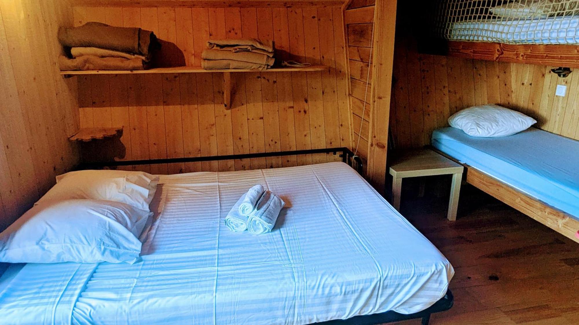 Cabanes Et Lodges Du Belvedere Serrieres-sur-Ain Εξωτερικό φωτογραφία