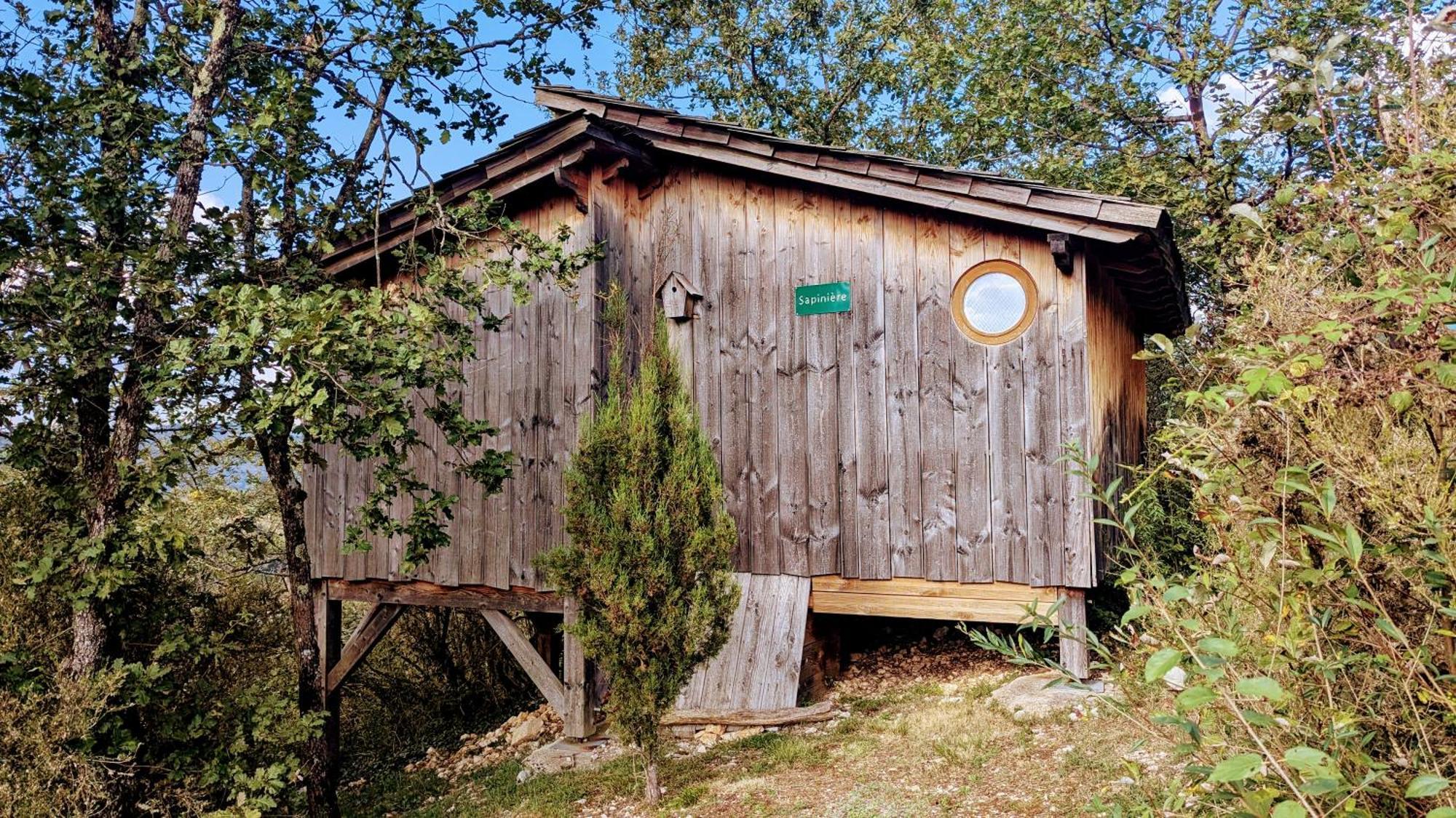 Cabanes Et Lodges Du Belvedere Serrieres-sur-Ain Εξωτερικό φωτογραφία