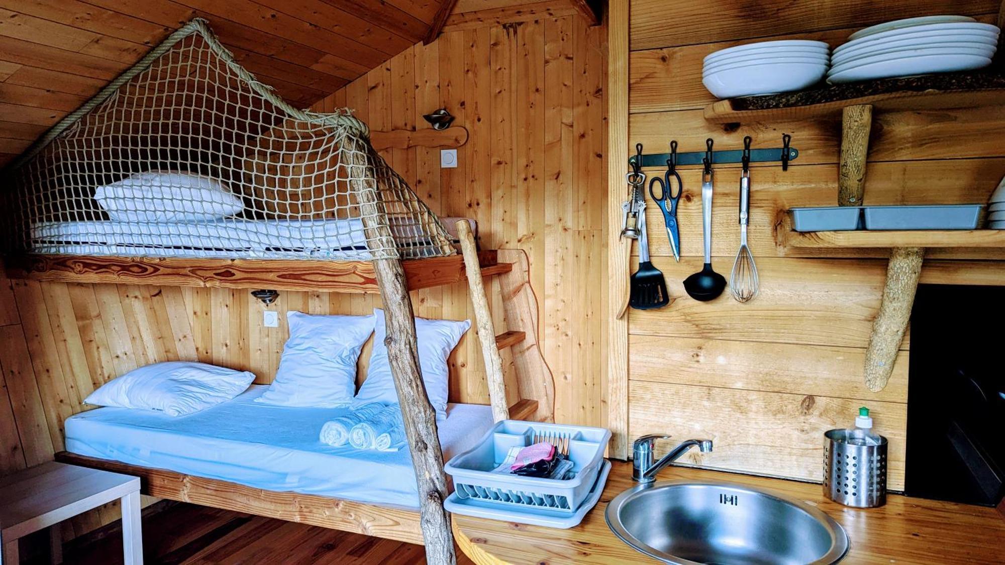 Cabanes Et Lodges Du Belvedere Serrieres-sur-Ain Εξωτερικό φωτογραφία