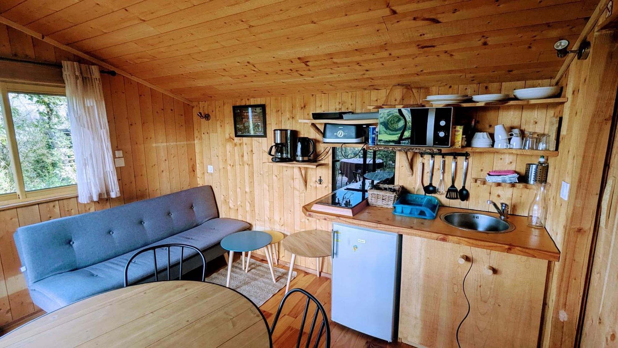Cabanes Et Lodges Du Belvedere Serrieres-sur-Ain Εξωτερικό φωτογραφία