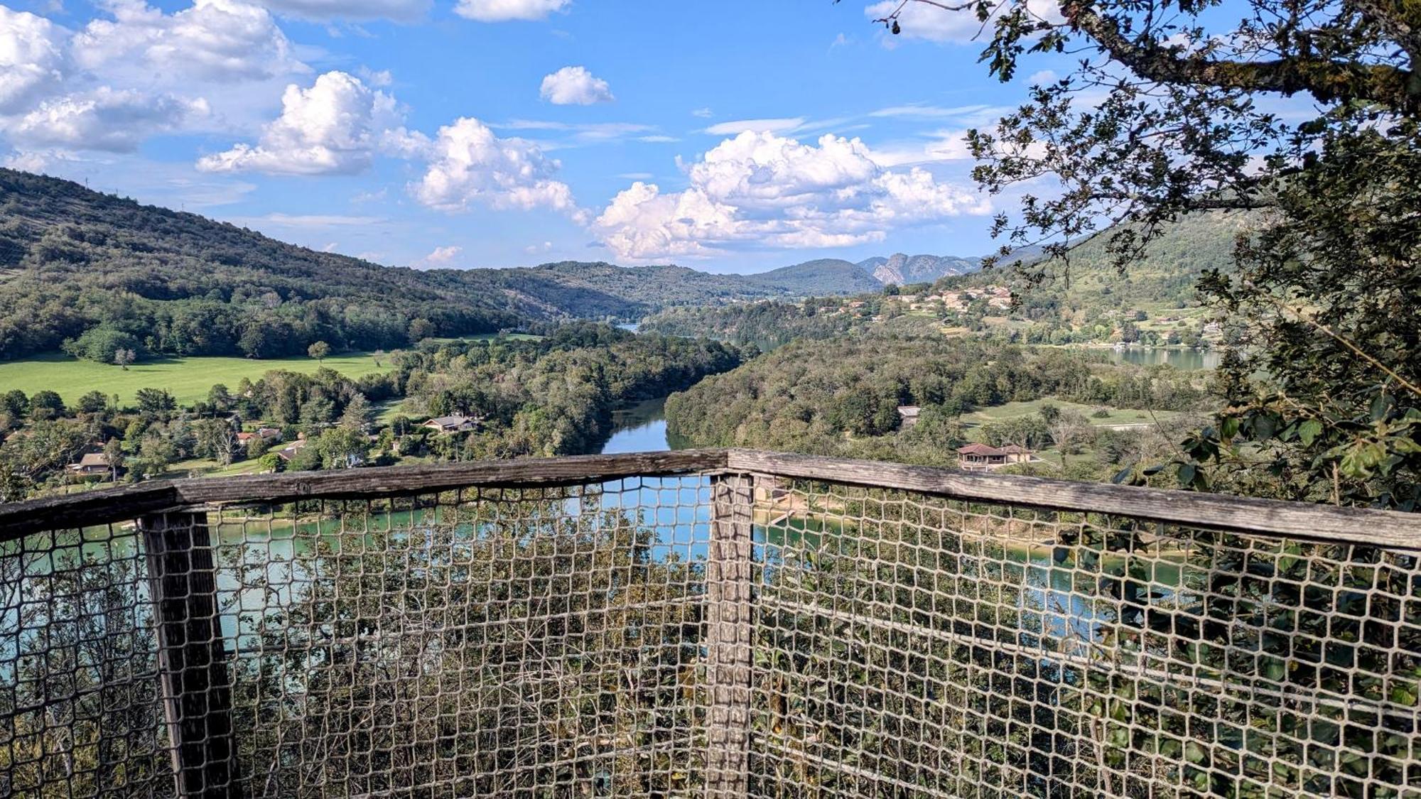 Cabanes Et Lodges Du Belvedere Serrieres-sur-Ain Εξωτερικό φωτογραφία