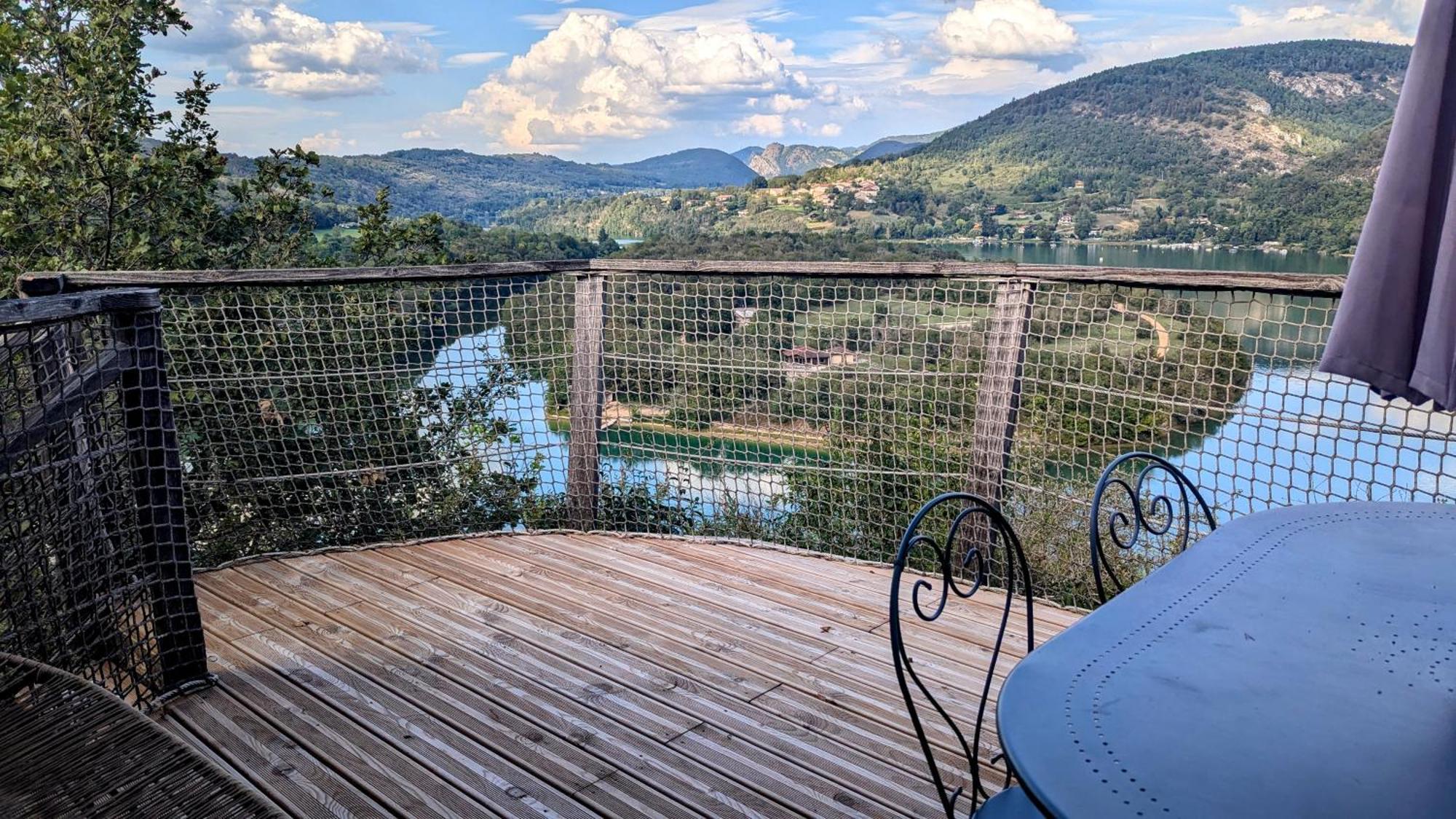 Cabanes Et Lodges Du Belvedere Serrieres-sur-Ain Εξωτερικό φωτογραφία