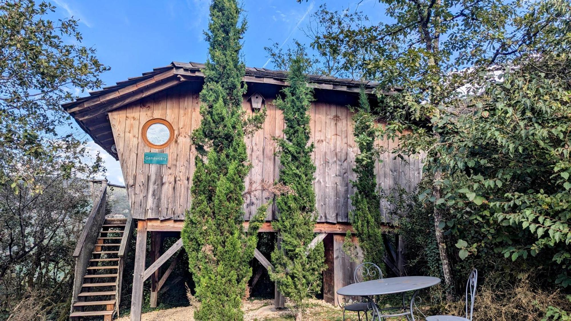 Cabanes Et Lodges Du Belvedere Serrieres-sur-Ain Εξωτερικό φωτογραφία