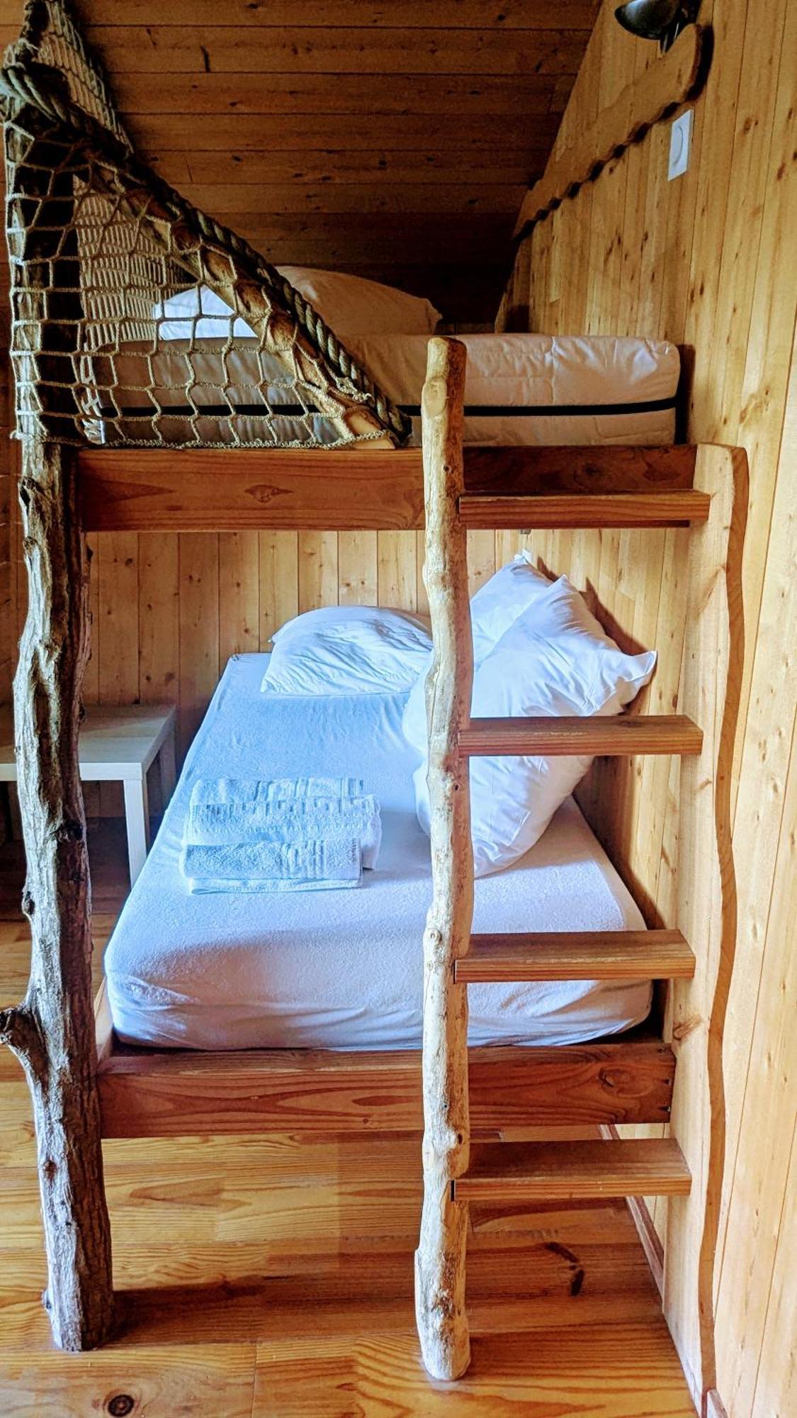 Cabanes Et Lodges Du Belvedere Serrieres-sur-Ain Εξωτερικό φωτογραφία