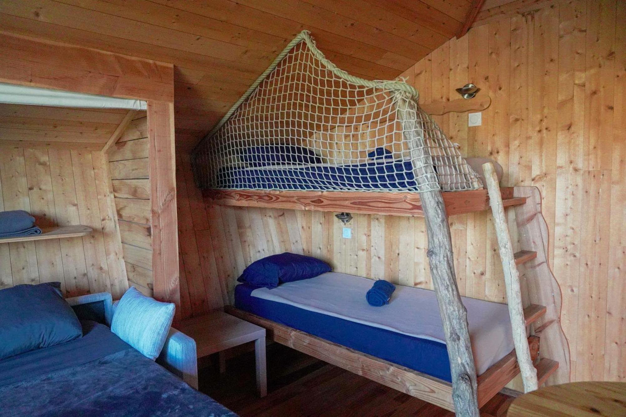 Cabanes Et Lodges Du Belvedere Serrieres-sur-Ain Εξωτερικό φωτογραφία