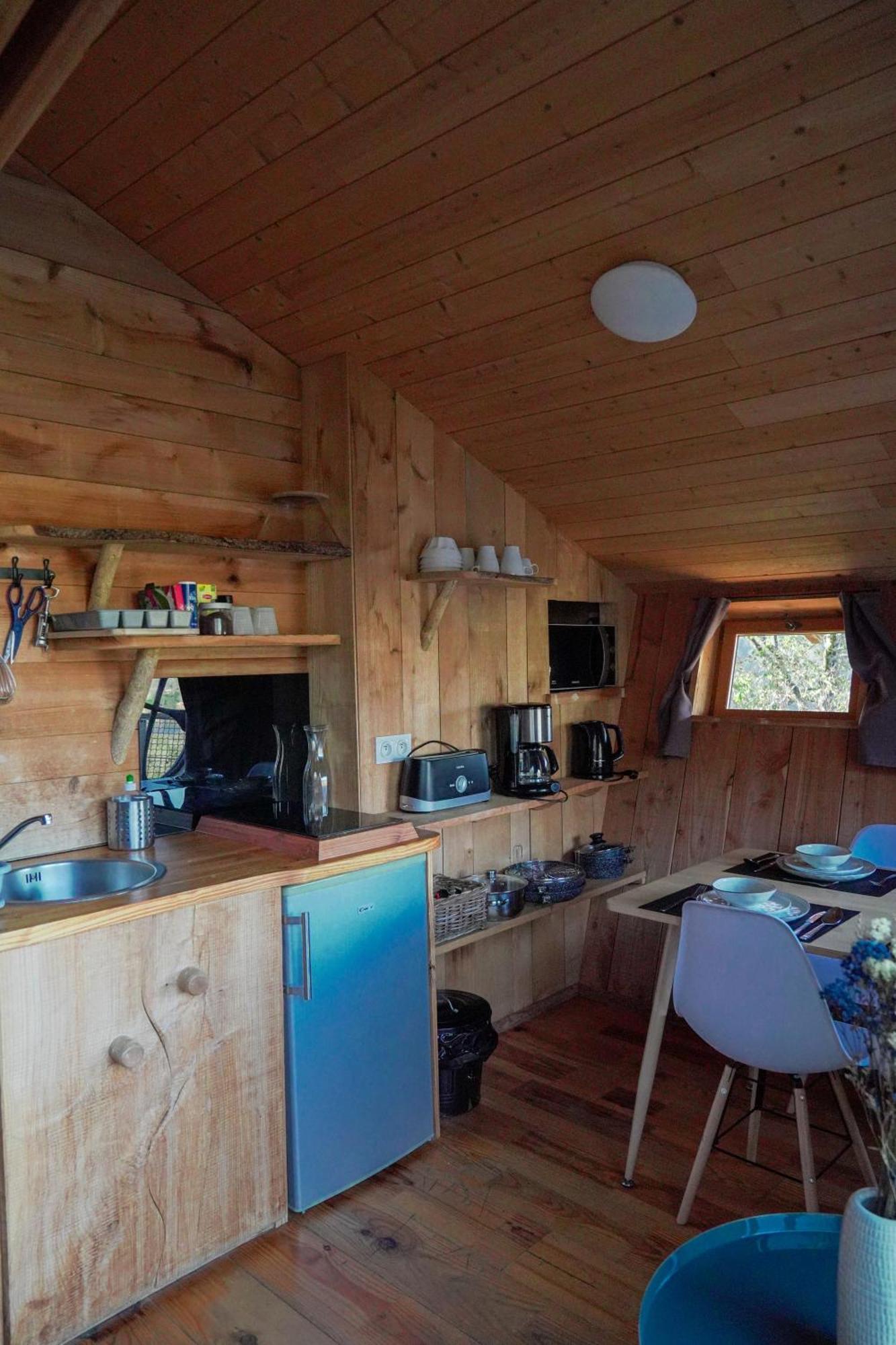 Cabanes Et Lodges Du Belvedere Serrieres-sur-Ain Εξωτερικό φωτογραφία