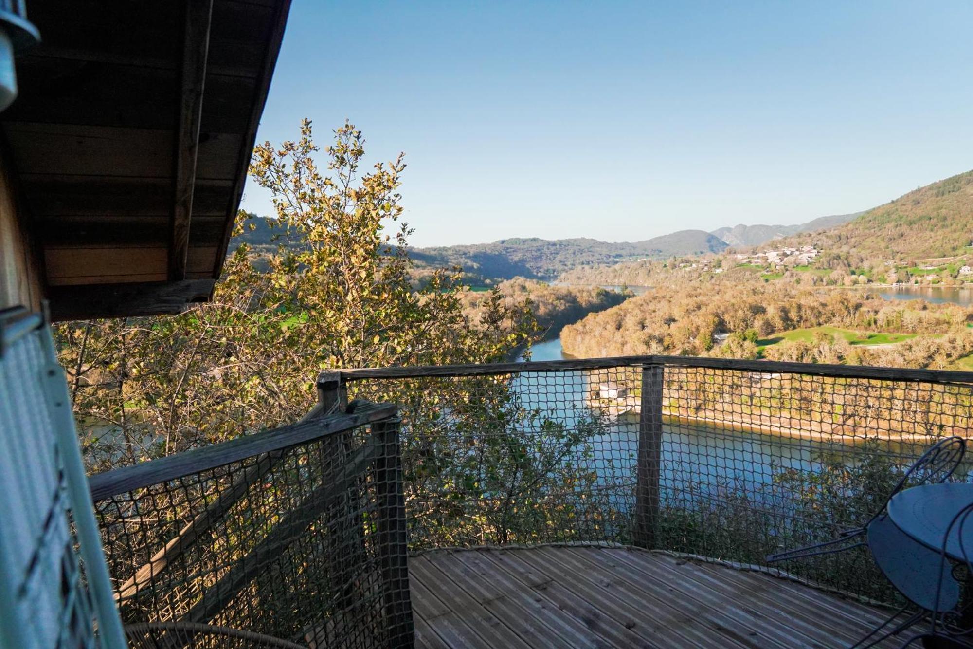 Cabanes Et Lodges Du Belvedere Serrieres-sur-Ain Εξωτερικό φωτογραφία