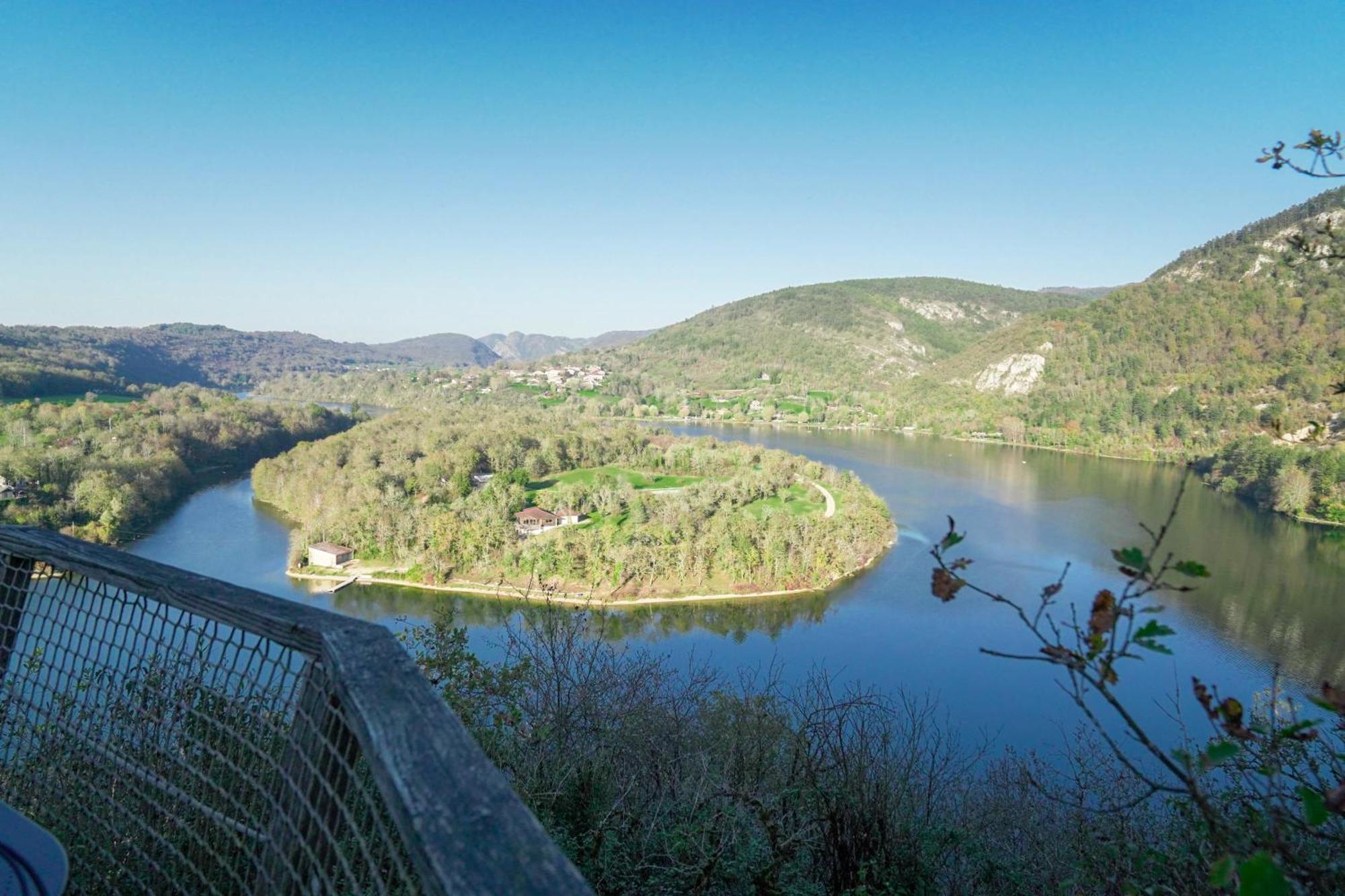Cabanes Et Lodges Du Belvedere Serrieres-sur-Ain Εξωτερικό φωτογραφία