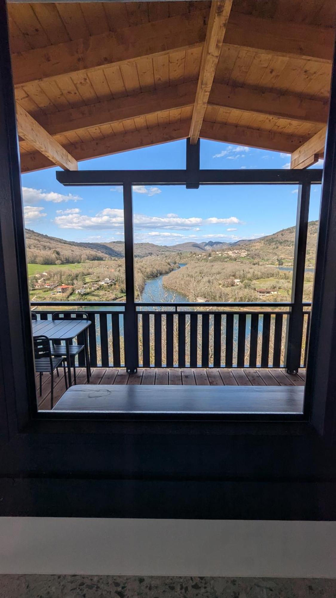 Cabanes Et Lodges Du Belvedere Serrieres-sur-Ain Εξωτερικό φωτογραφία