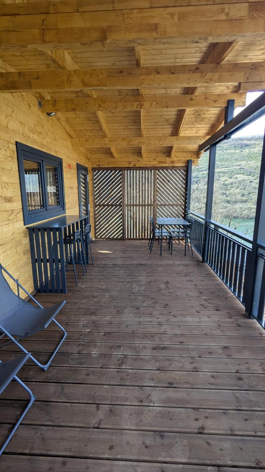 Cabanes Et Lodges Du Belvedere Serrieres-sur-Ain Εξωτερικό φωτογραφία
