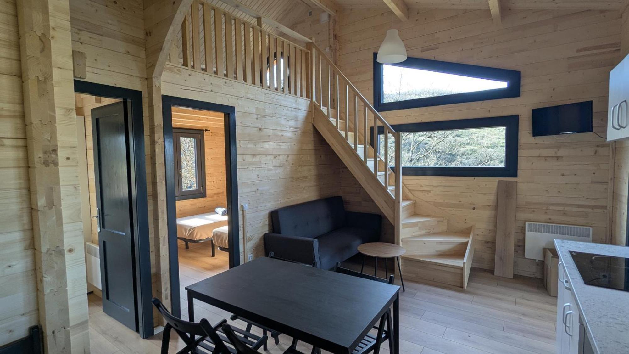 Cabanes Et Lodges Du Belvedere Serrieres-sur-Ain Εξωτερικό φωτογραφία