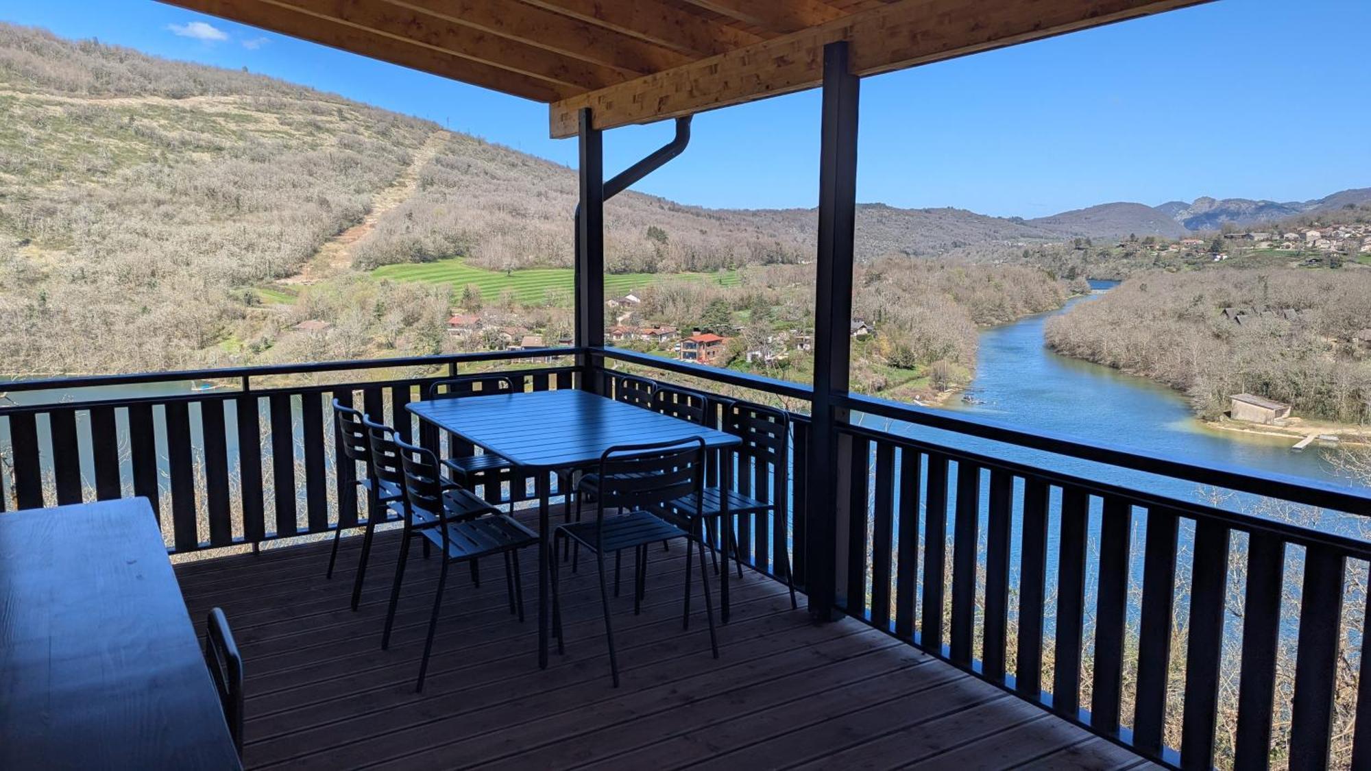 Cabanes Et Lodges Du Belvedere Serrieres-sur-Ain Εξωτερικό φωτογραφία