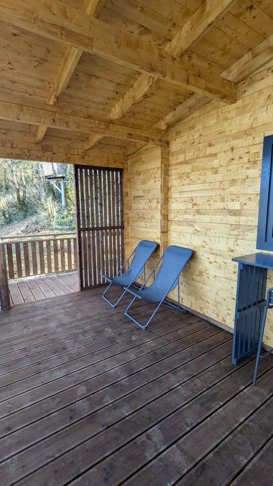Cabanes Et Lodges Du Belvedere Serrieres-sur-Ain Εξωτερικό φωτογραφία