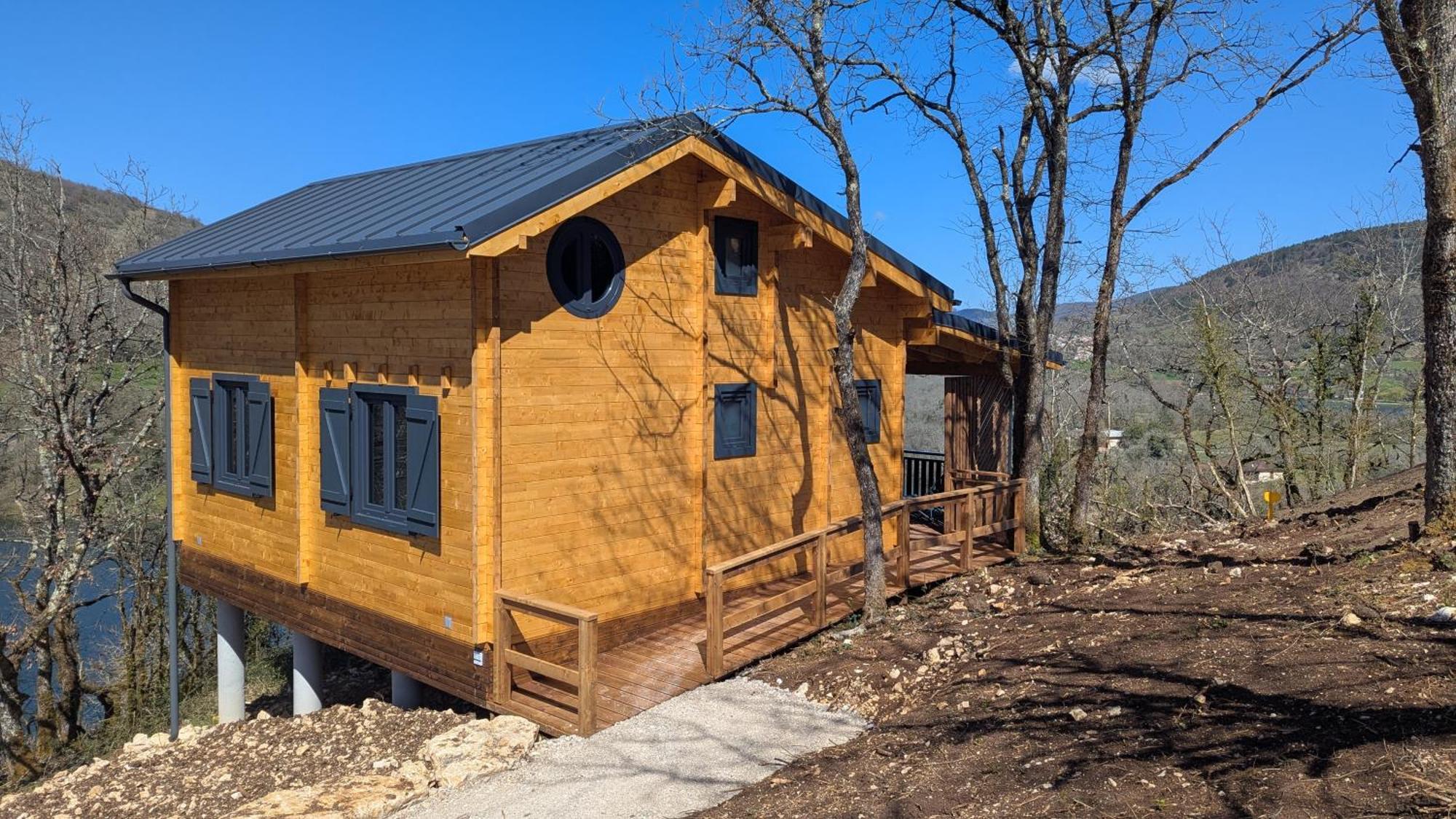 Cabanes Et Lodges Du Belvedere Serrieres-sur-Ain Εξωτερικό φωτογραφία