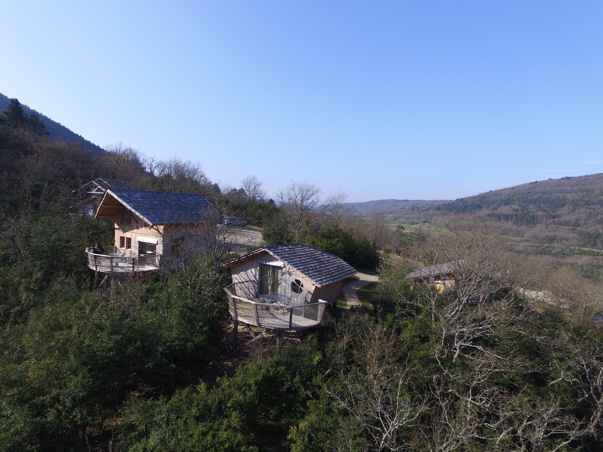 Cabanes Et Lodges Du Belvedere Serrieres-sur-Ain Εξωτερικό φωτογραφία