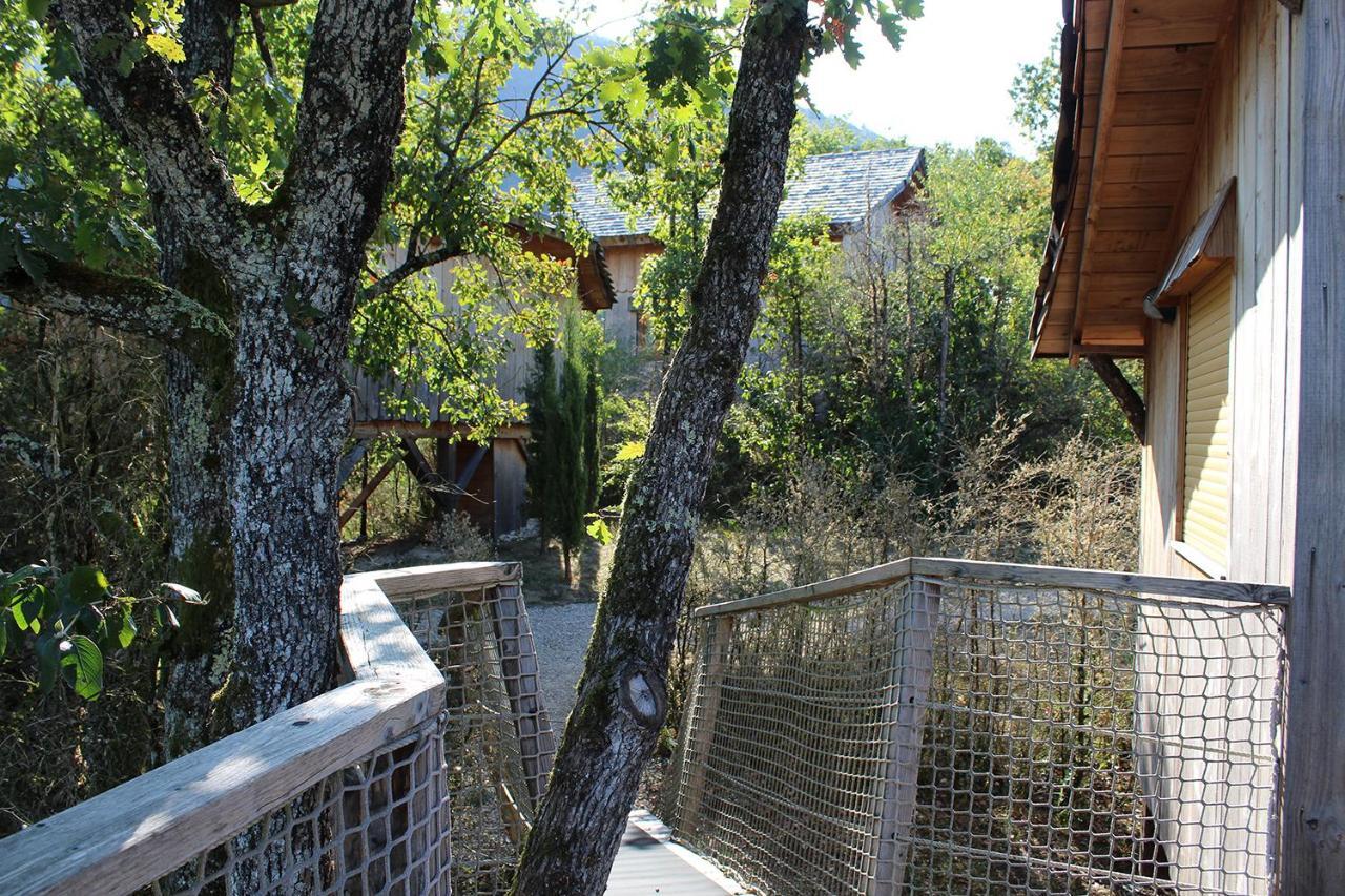 Cabanes Et Lodges Du Belvedere Serrieres-sur-Ain Εξωτερικό φωτογραφία